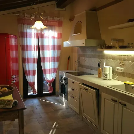 Historic With Tuscan Hills View 蒙塔约内